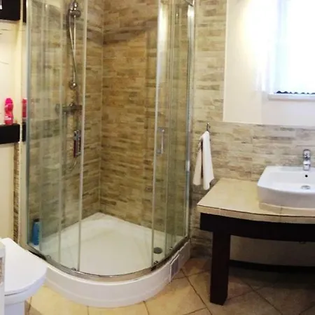 Pod Orzechami בית אירוח *